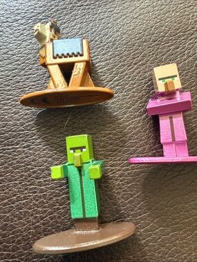 Metallic Block-Style Kids Toy Figure Set — Green and Pink Characters